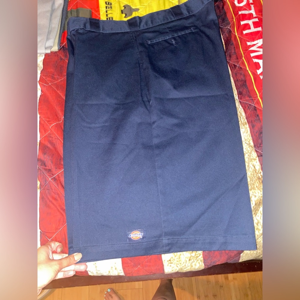 Mens Dickies shorts size 40 and side pocket.